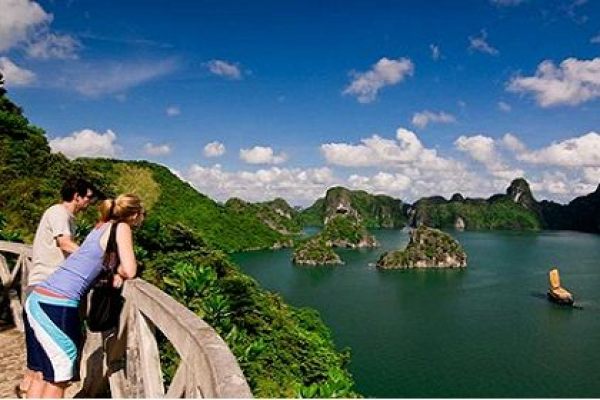Things to see on a Halong Bay cruise trip